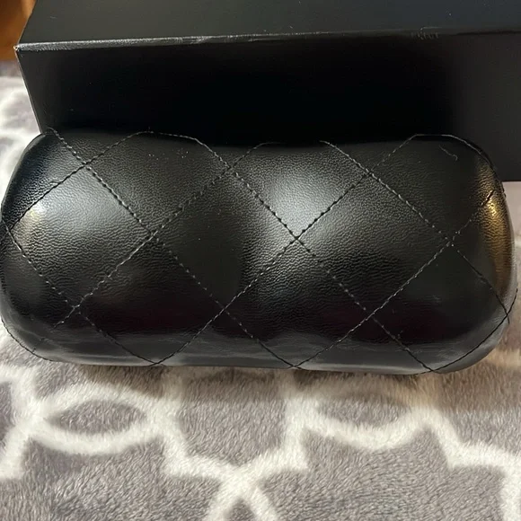 CHANEL Quilted glass case Excellent condition - Picture 3 of 7